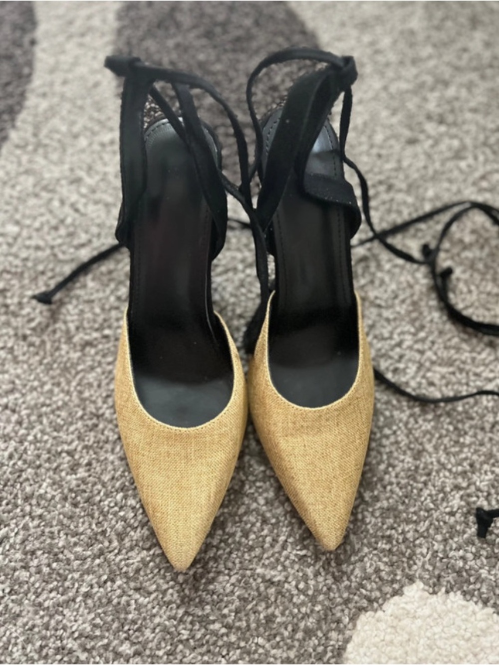 Elegant Lace-Up Pointed Toe
Sandals.  brand new
